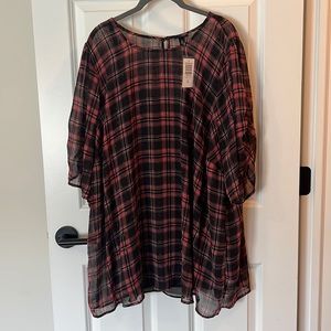 Sheer plaid short sleeve top. Torrid. Size 4